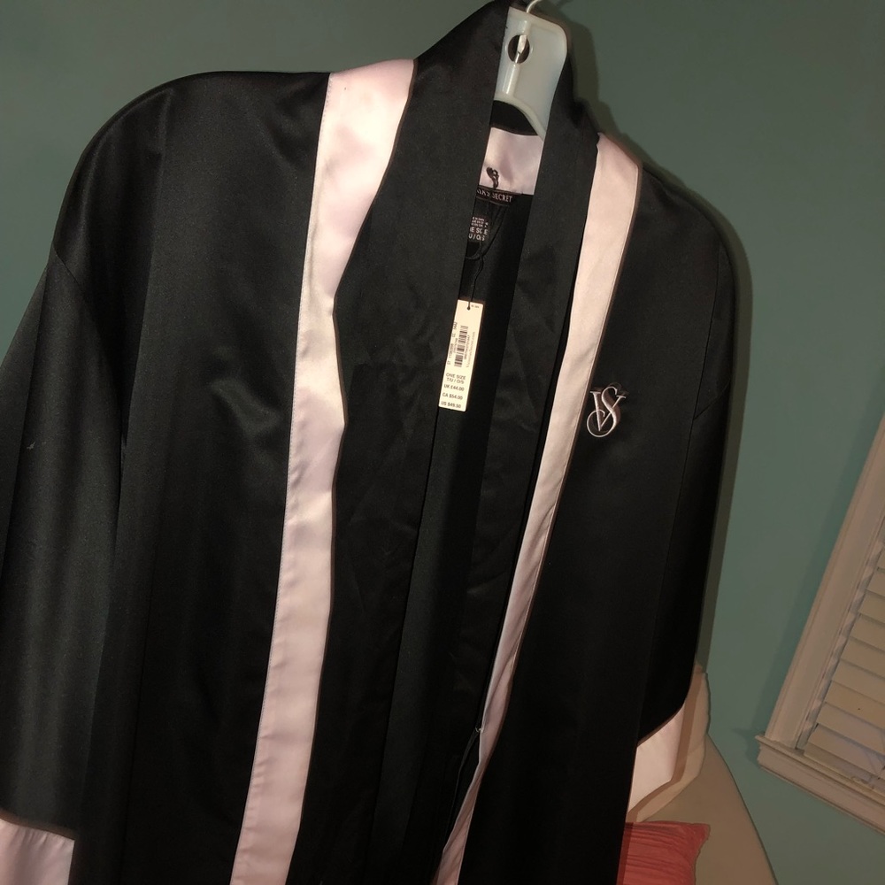Victoria’s Secret satin kimono NWT